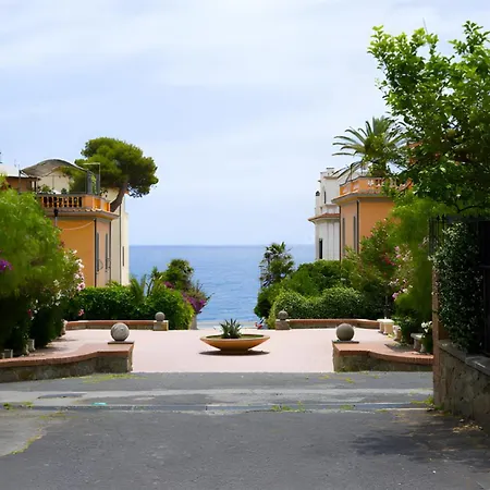 Apartment Coastal House - E Piscina A Dieci Passi Santa Marinella